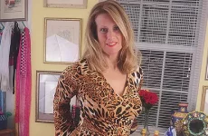 Horny Housewife Playing With Her Pussy - MatureNL