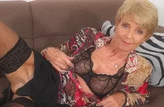 Horny Granny Playing With Her Wet Pussy - MatureNL
