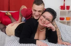 Chubby Big Breasted Mature Slut Doing Her Toy Boy - MatureNL