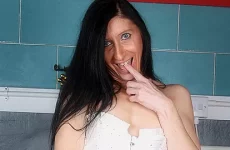 This Horny Mature Slut Loves To Play Alone - MatureNL