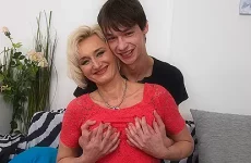 Naughty Housewife Fucking A Toy Boy - MatureNL
