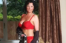 Horny Mature Slut Masturbating - MatureNL