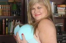 Mature American Bbw Playing With Herself - MatureNL